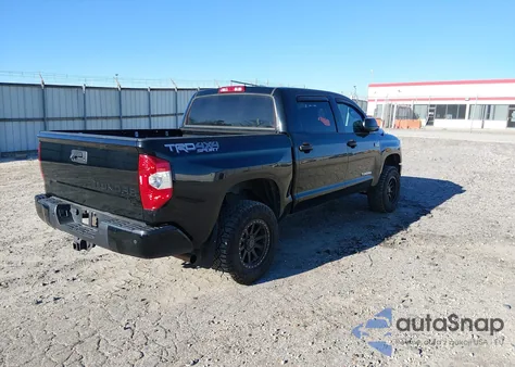 2018 Toyota Tundra Sr5 5.7L V8 z USA, uszkodzony, nr VIN 5TFDW5F1XJX740452